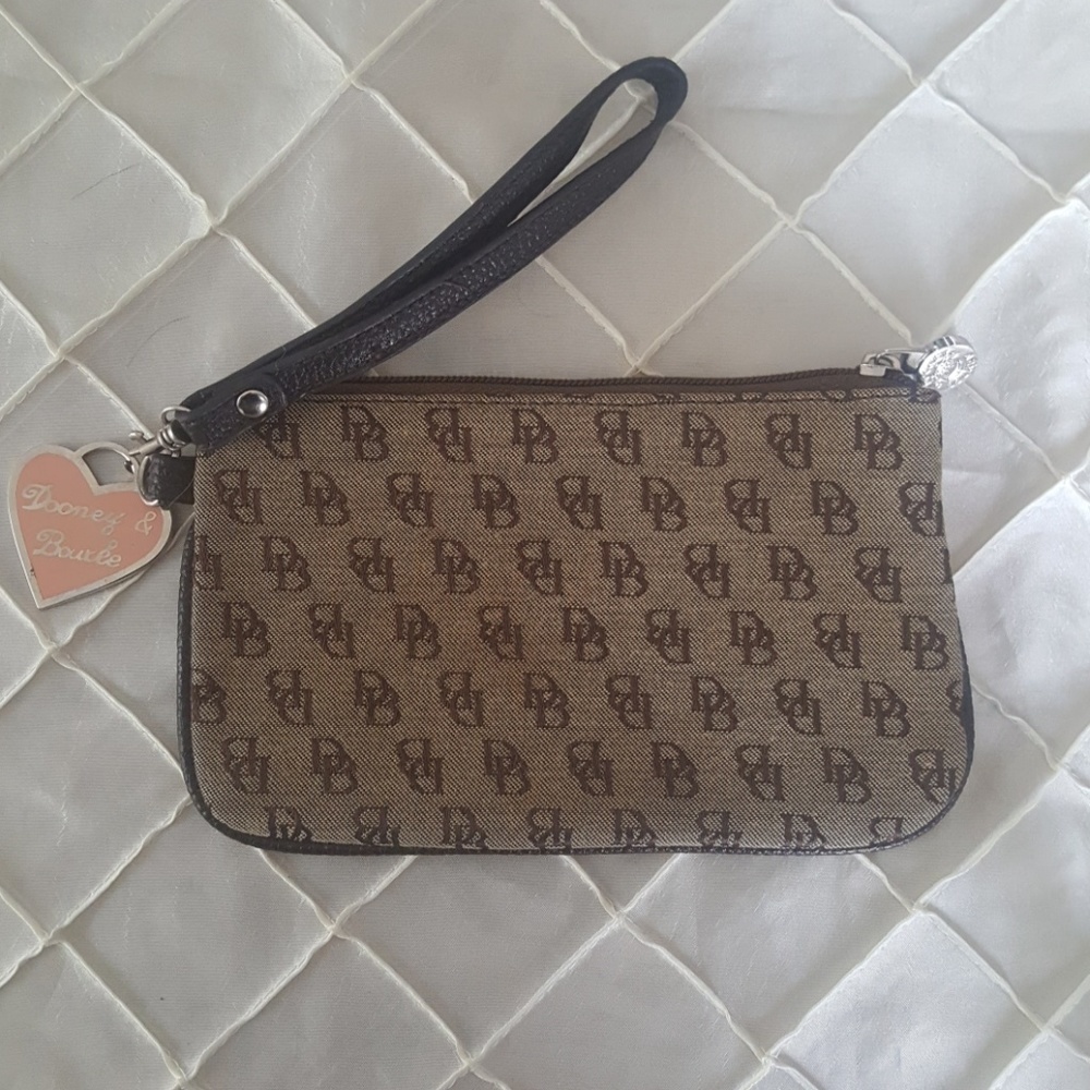 Dooney and Bourke clutch